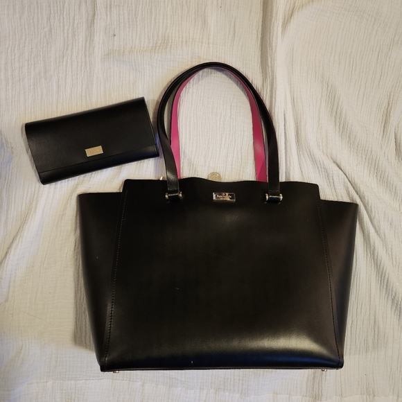 kate spade Handbags - Beautiful RARE Kate Spade Shopper with matching wallet Excellent Condition